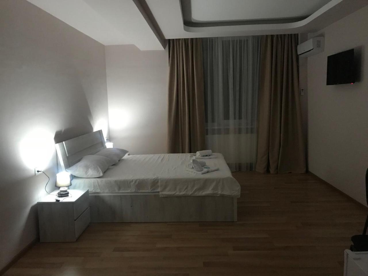 Hotel Caucasus Tbilisi Buitenkant foto