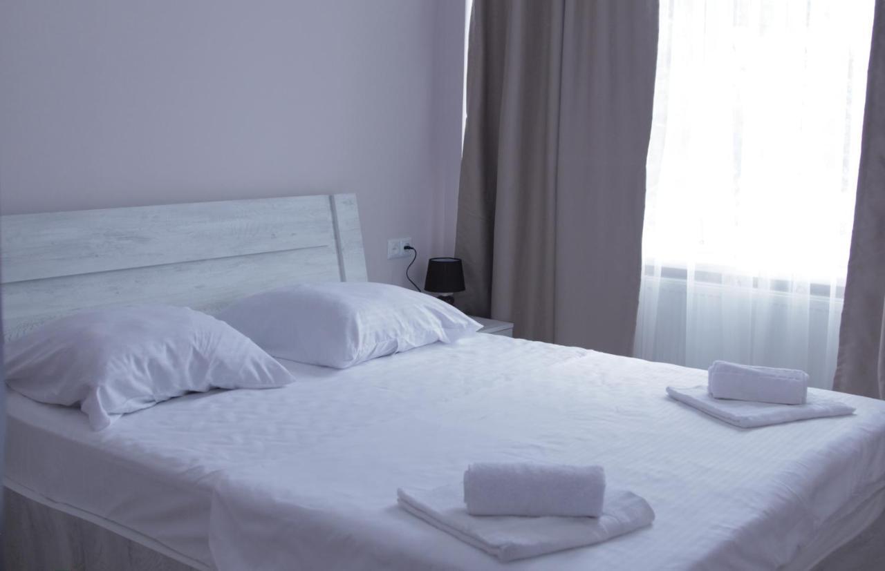 Hotel Caucasus Tbilisi Buitenkant foto