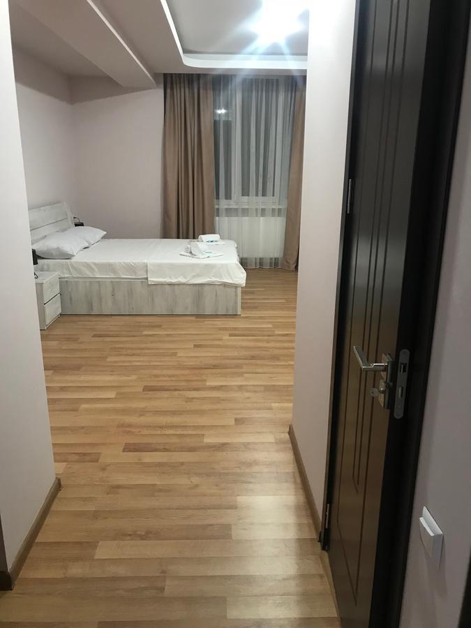 Hotel Caucasus Tbilisi Buitenkant foto