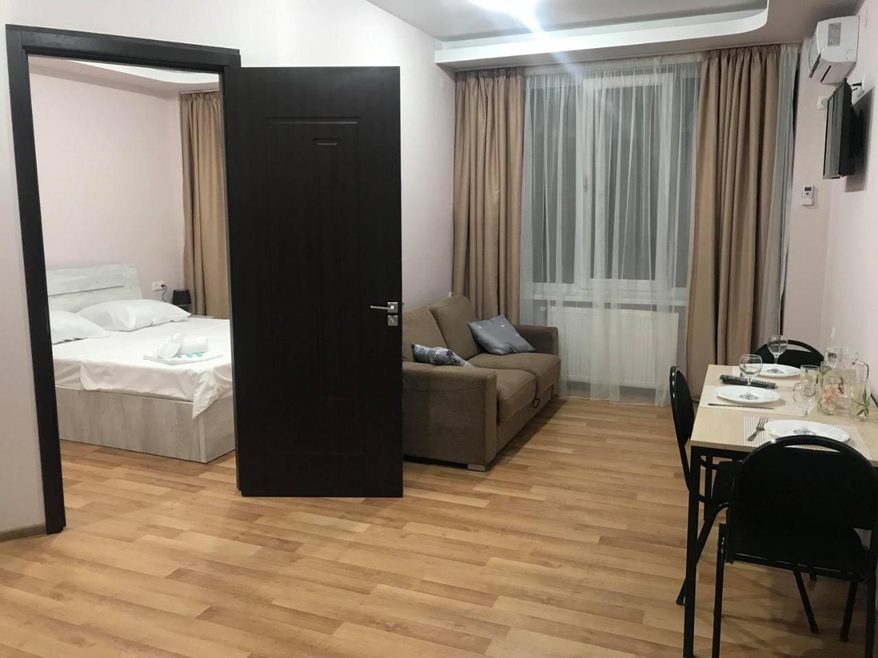 Hotel Caucasus Tbilisi Buitenkant foto