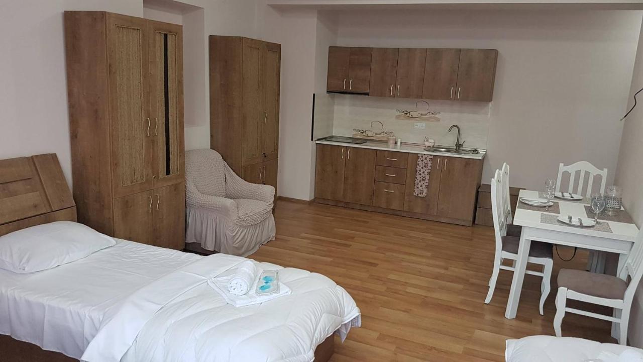 Hotel Caucasus Tbilisi Buitenkant foto